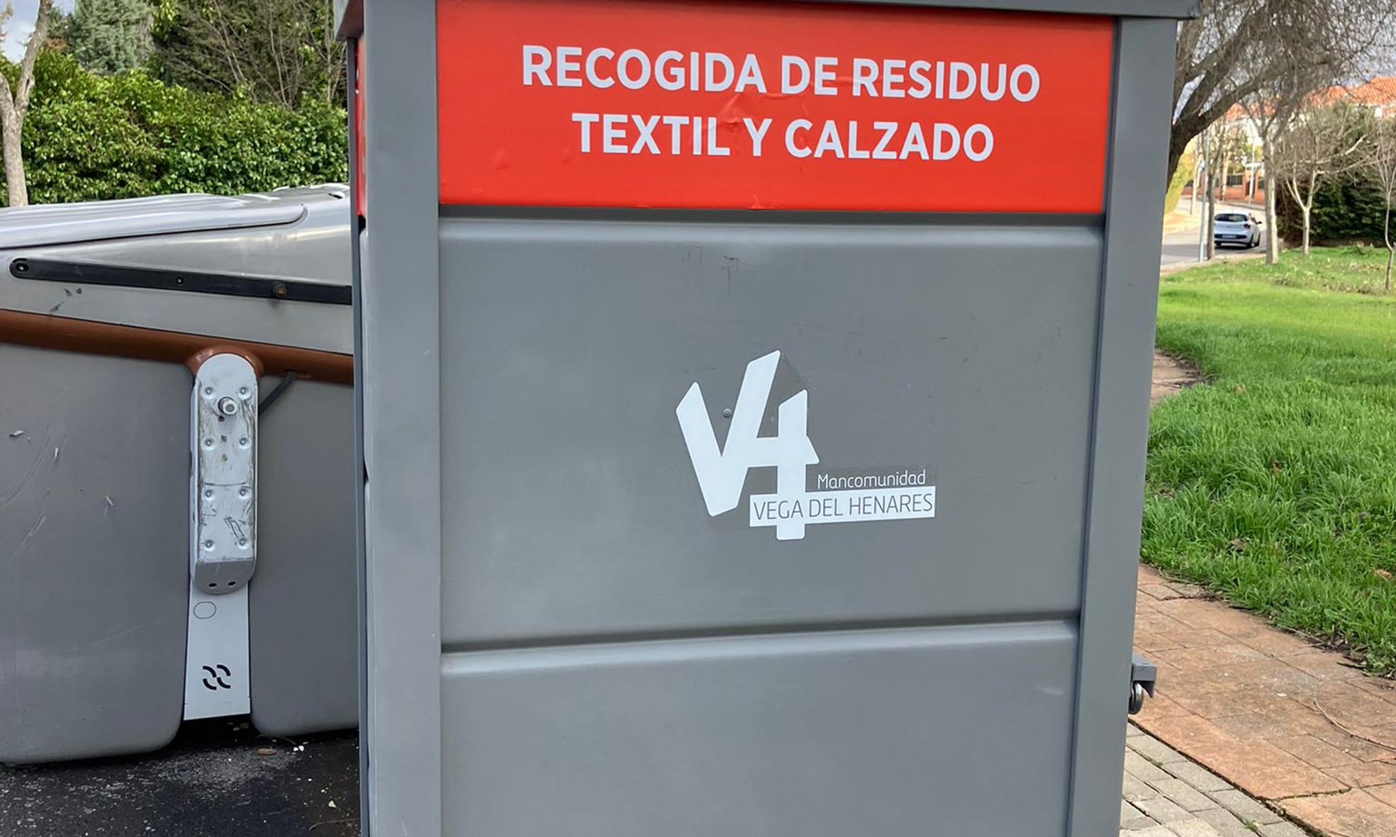 Cabanillas del Campo recibe nueve nuevos contenedores para reciclar ropa usada