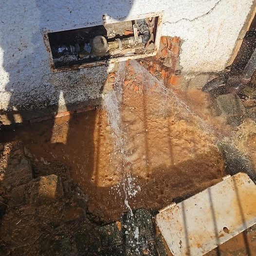 Corte de agua urgente en la calle Londres de Cabanillas del Campo
