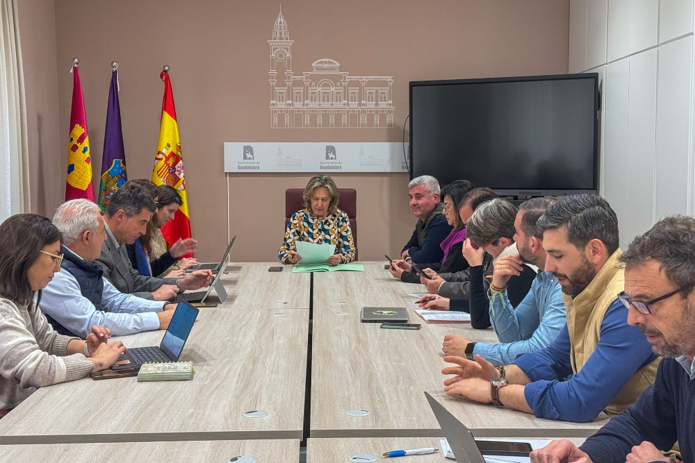 Guadalajara refuerza sus bomberos con un nuevo vehículo autoescala