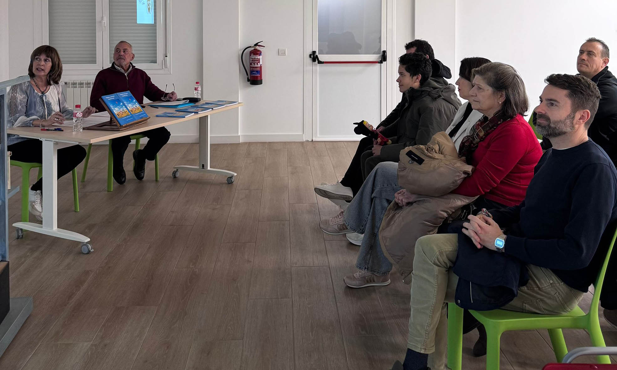 Gabriel Fernández presenta en Cabanillas su libro para fomentar la interlocución generaciónal