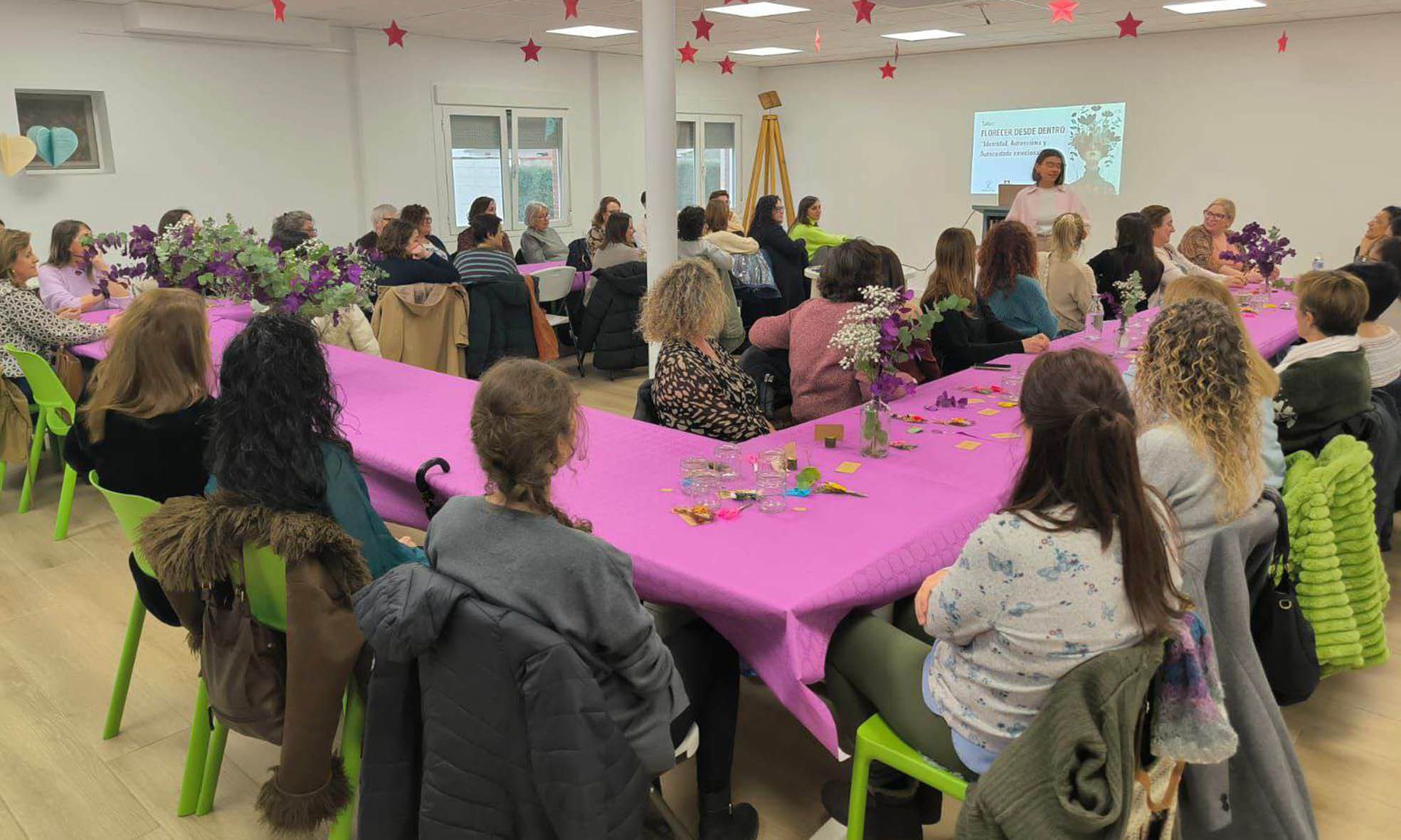 Medio centenar de mujeres participan en taller de salud mental en Cabanillas del Campo