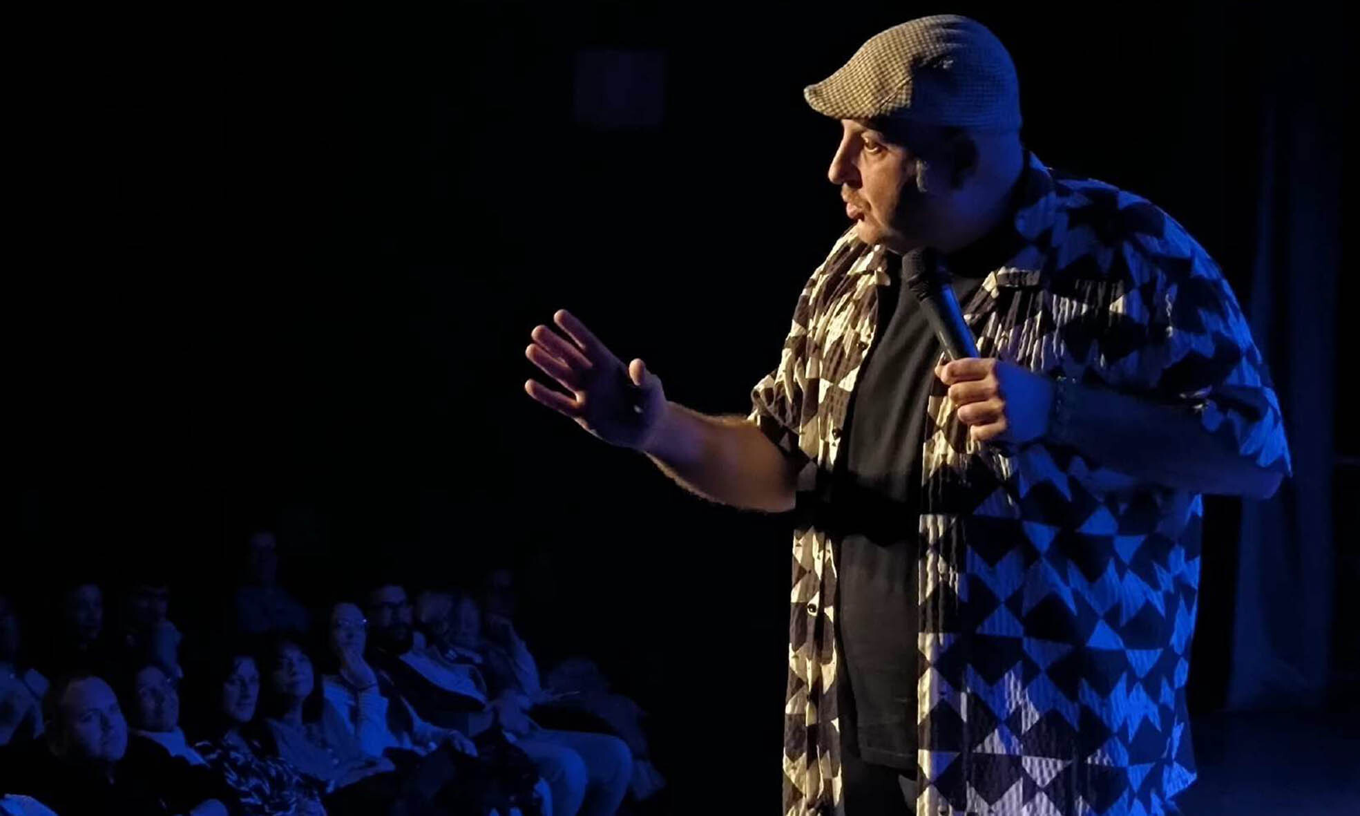 Agustín Durán llena la Casa de la Cultura de Cabanillas con humor y música
