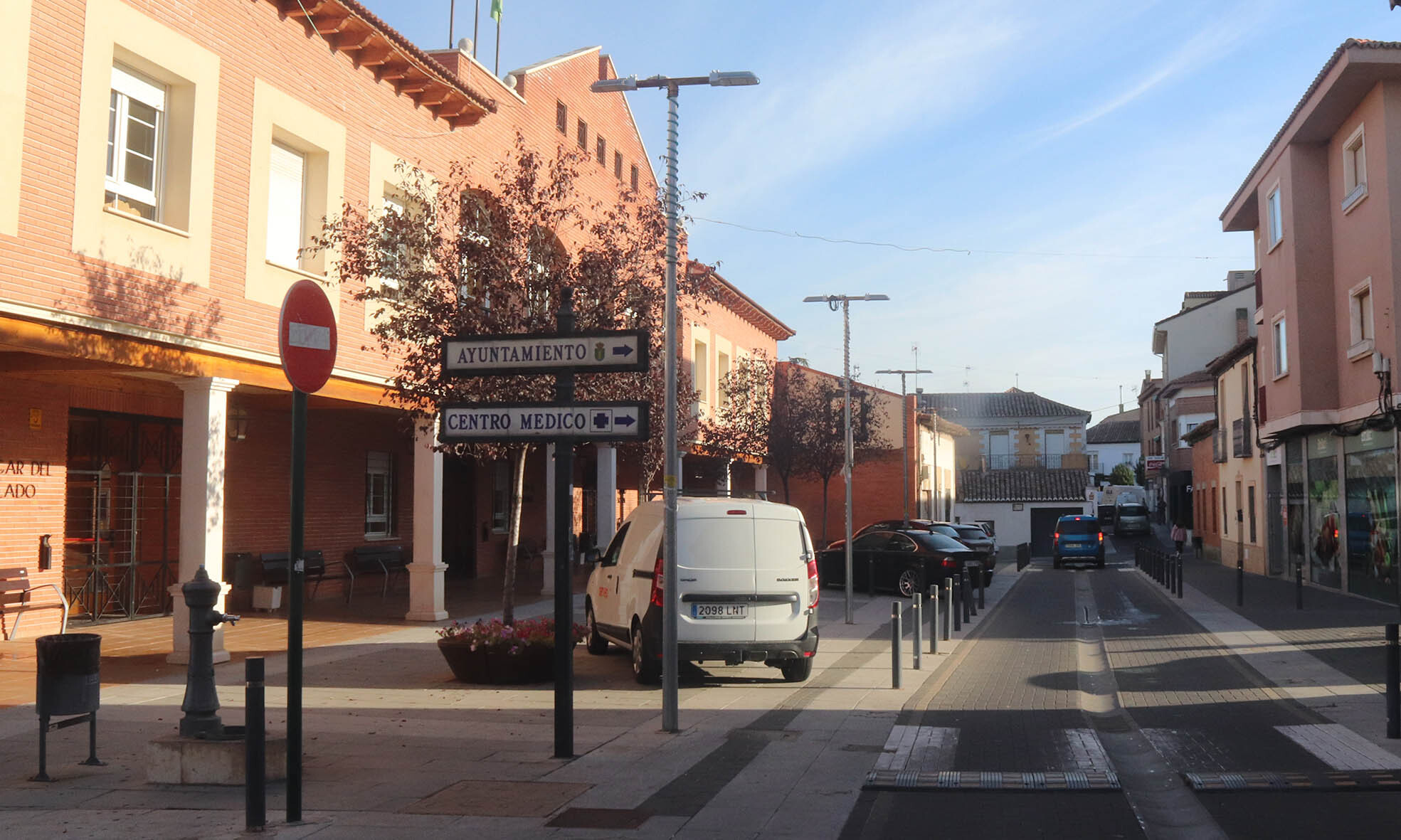 El Ayuntamiento de Cabanillas del Campo renueva casi 600 señales de tráfico