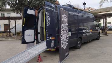 3.000 vecinos han renovado su DNI en las furgonetas VIDOC de la Policía Nacional que visitaron Cabanillas del Campo