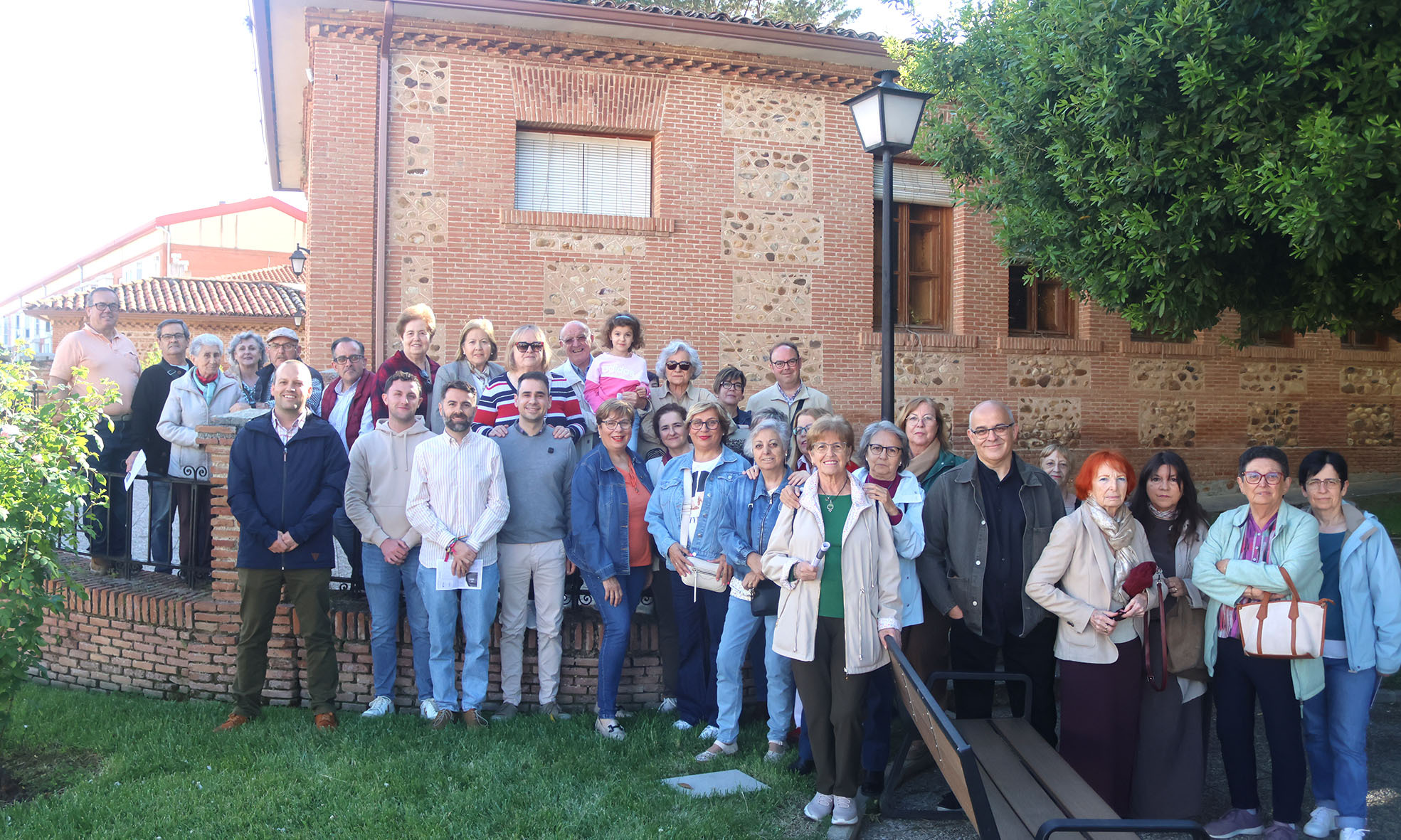 Cabanillas celebra el centenario de sus antiguas Escuelas con una plantación y exposición