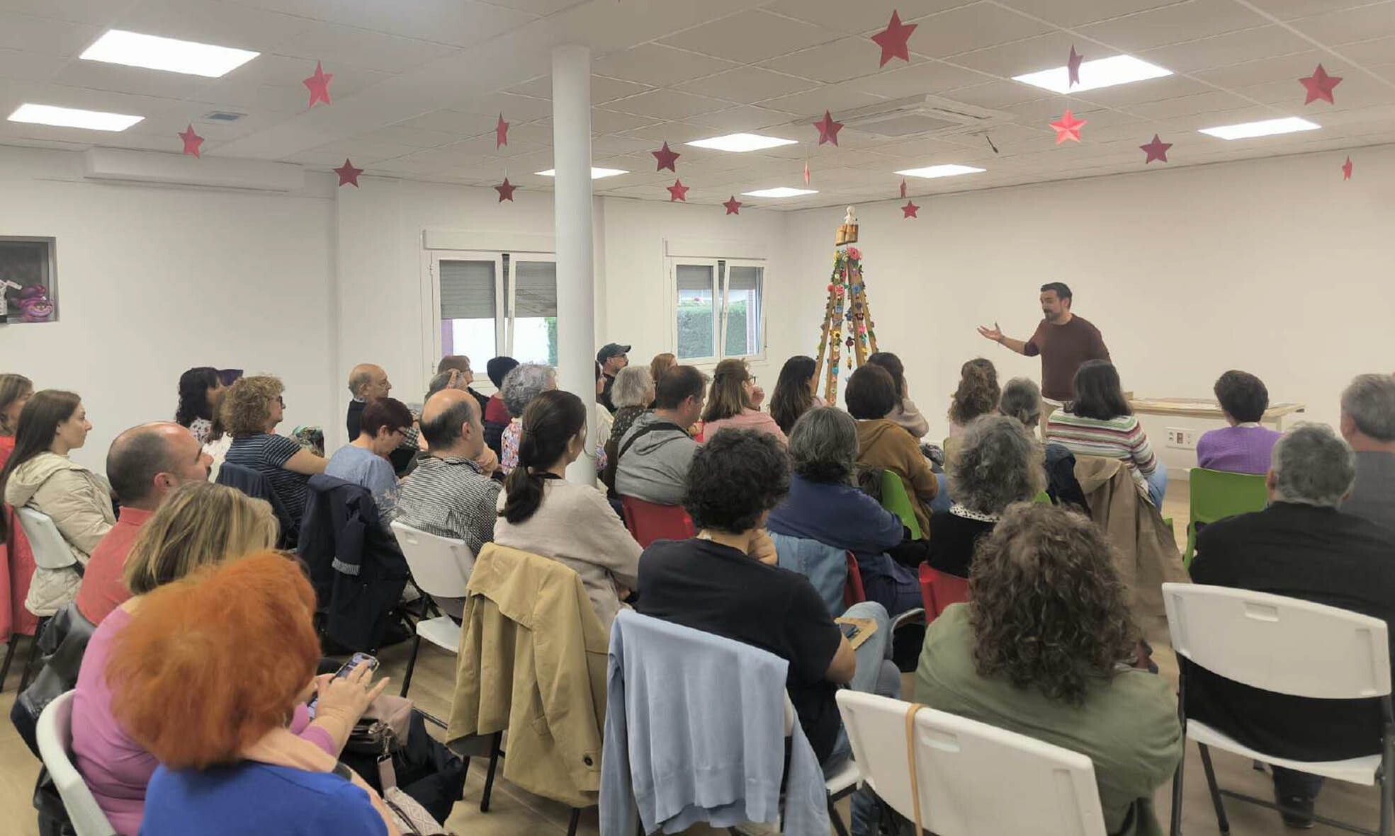 Daniel Blanco llena la Biblioteca de Cabanillas del Campo en una emotiva celebración literaria