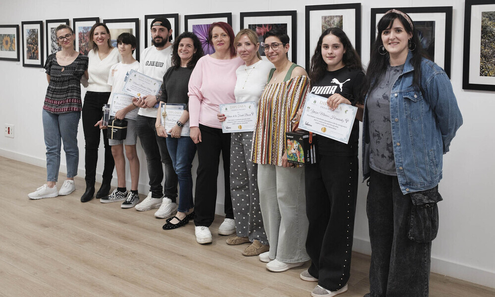 Inaugurada en Cabanillas la exposición 'Naturaleza en detalle' en la Biblioteca Municipal León Gil