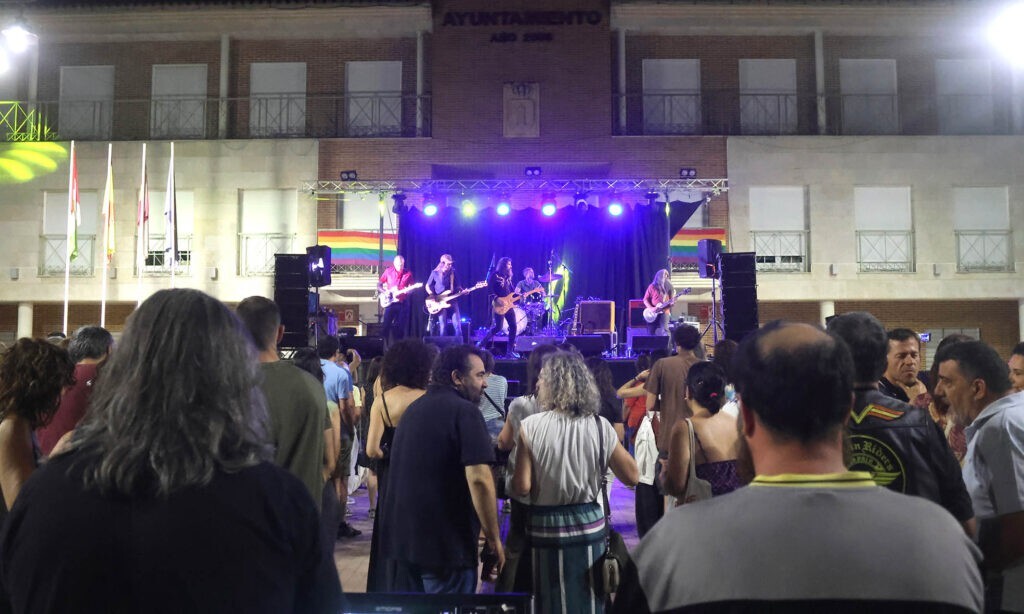 Cabanillas del Campo despide el ciclo musical con la Noche Eléctrica de Corizonas y Eva Ryjlen