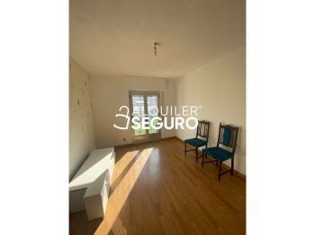 Piso en alquiler con terraza en el centro de Cabanillas del Campo